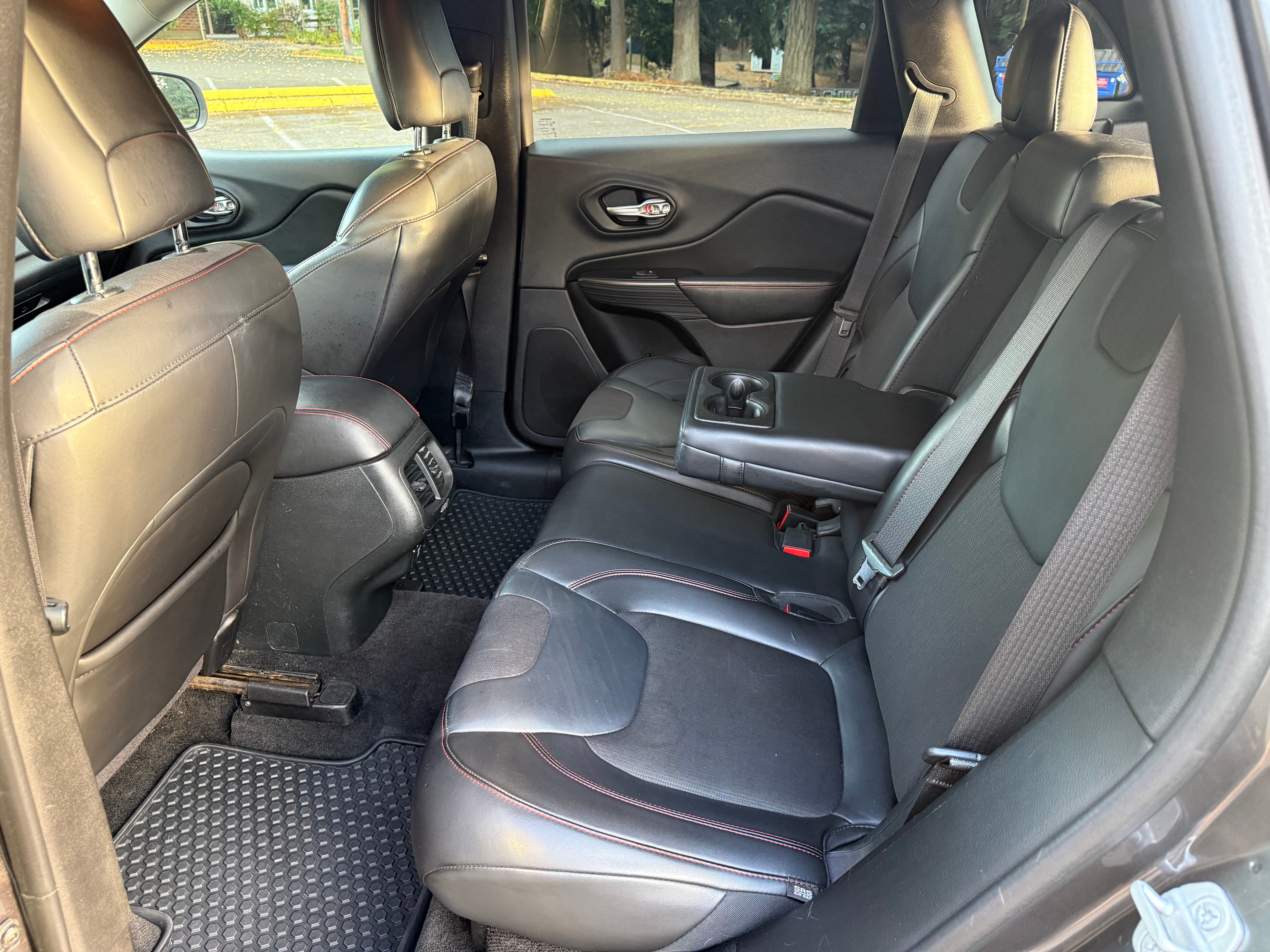 Used 2015 Jeep Cherokee Trailhawk w/ Cold Weather Group AWD/4WD image 9