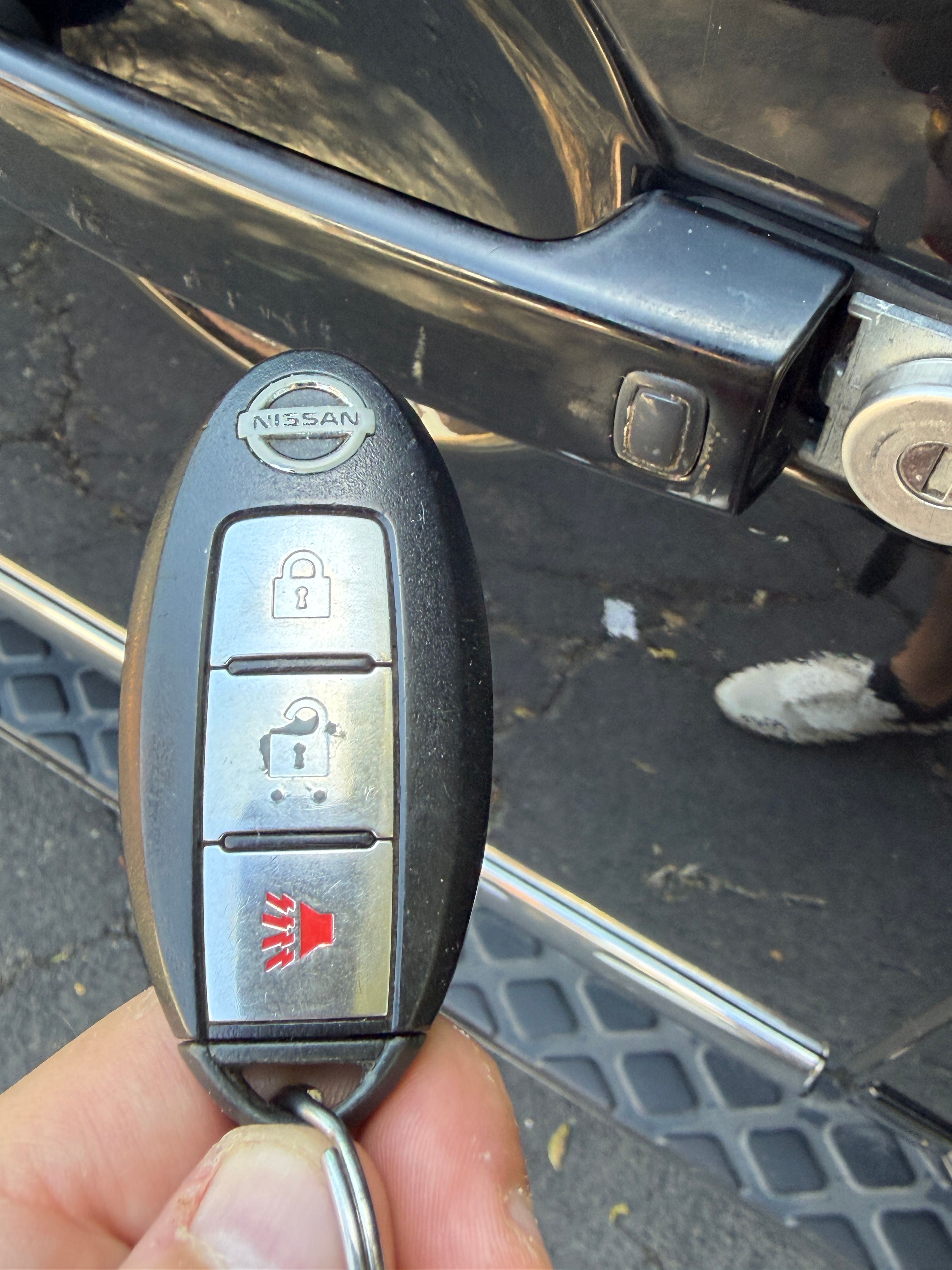 Used 2012 Nissan Pathfinder Silver RWD image 25