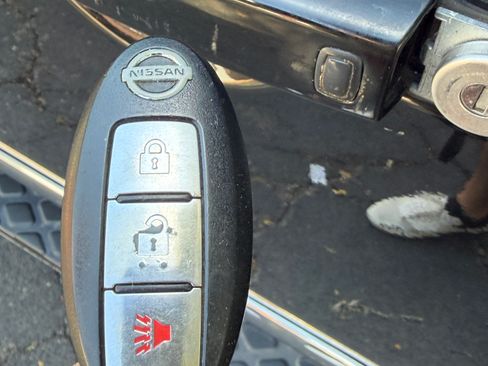 Used 2012 Nissan Pathfinder Silver RWD image 25