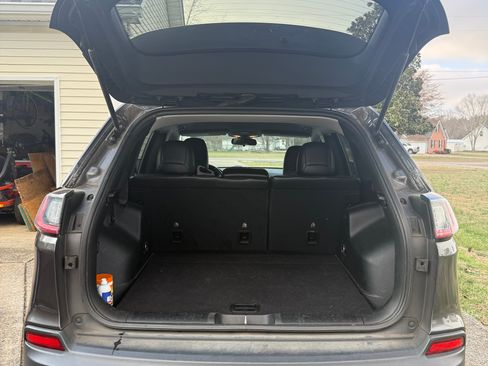 Used 2019 Jeep Cherokee Latitude Plus image 6