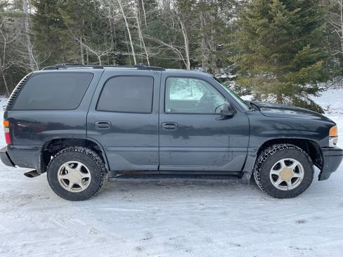 Used 2004 GMC Yukon Denali image 2