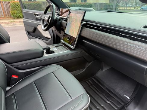 Used 2025 GMC Sierra EV Denali image 11