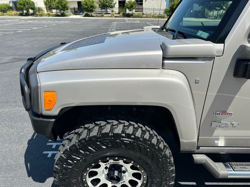 Used 2009 HUMMER H3T Alpha image 24