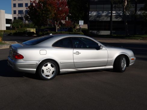 Used 2002 Mercedes-Benz CLK 55 AMG Coupe image 6