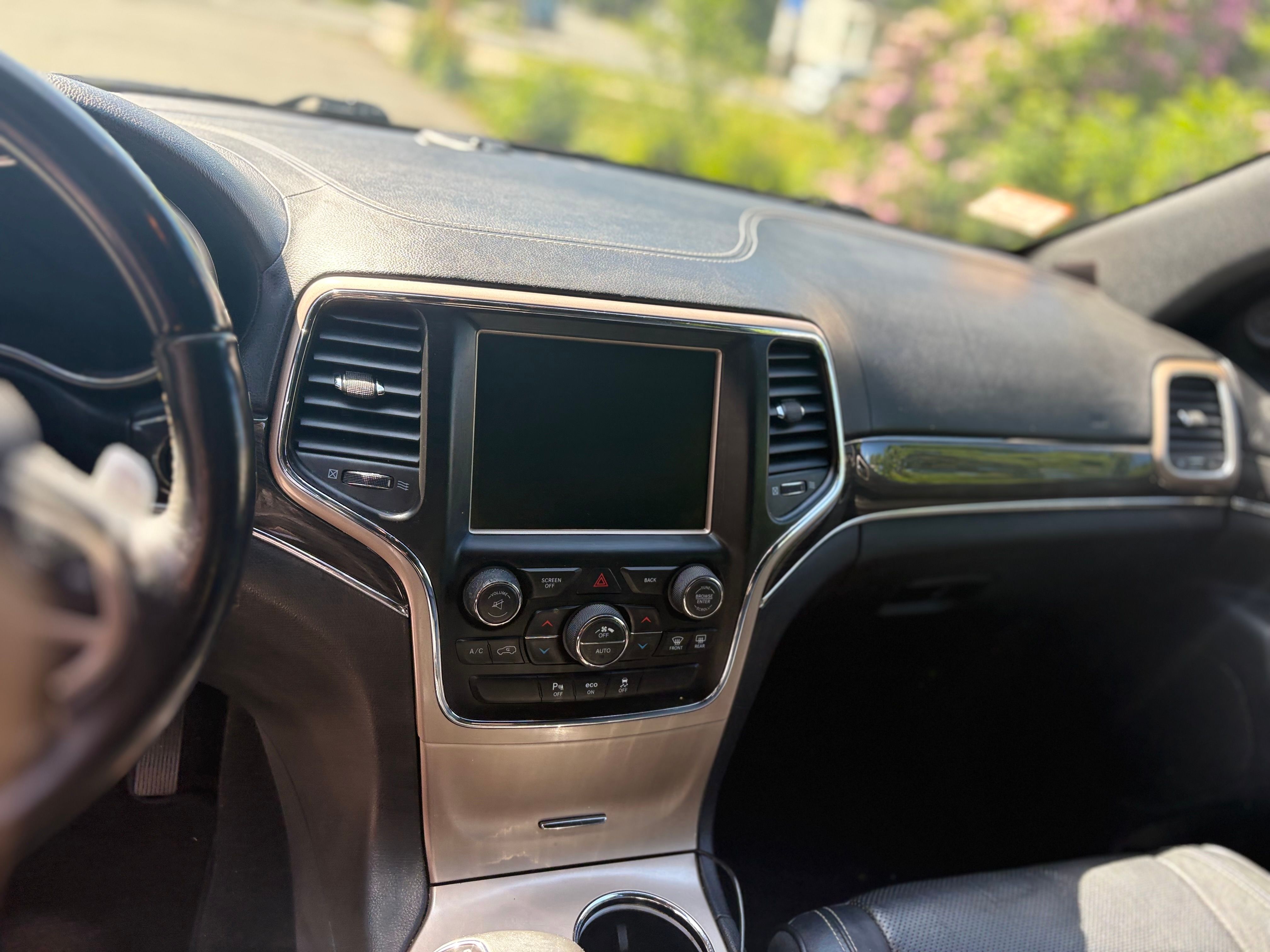 Used 2015 Jeep Grand Cherokee Overland AWD/4WD image 14
