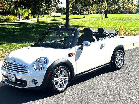 Used 2011 MINI Cooper Convertible image 10