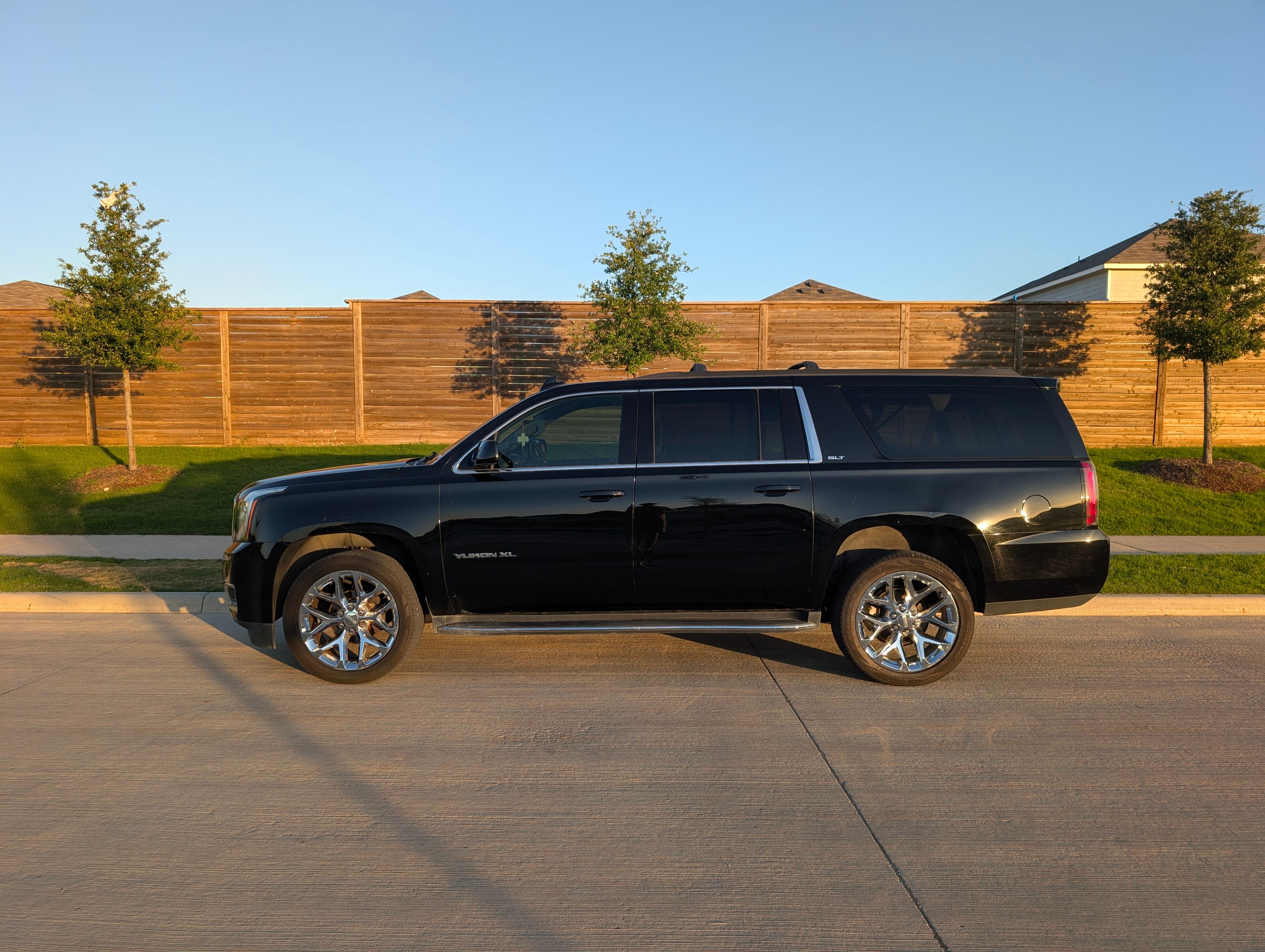 Used 2019 GMC Yukon XL SLT RWD image 2
