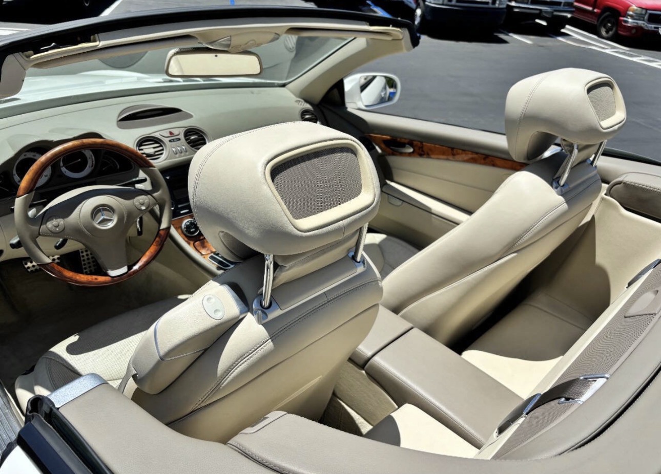 Used 2011 Mercedes-Benz SL 550 image 17