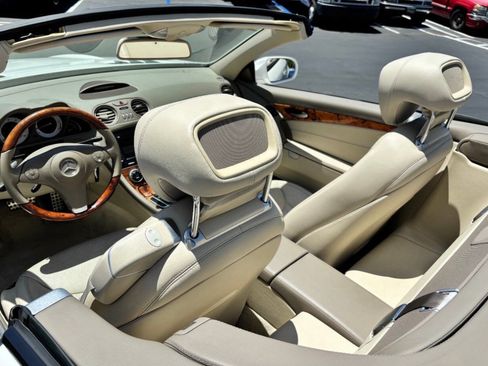 Used 2011 Mercedes-Benz SL 550 image 17