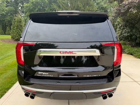 Used 2021 GMC Yukon Denali w/ Denali Premium Package AWD/4WD image 4