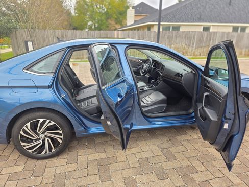 Used 2021 Volkswagen Jetta SEL Premium image 9