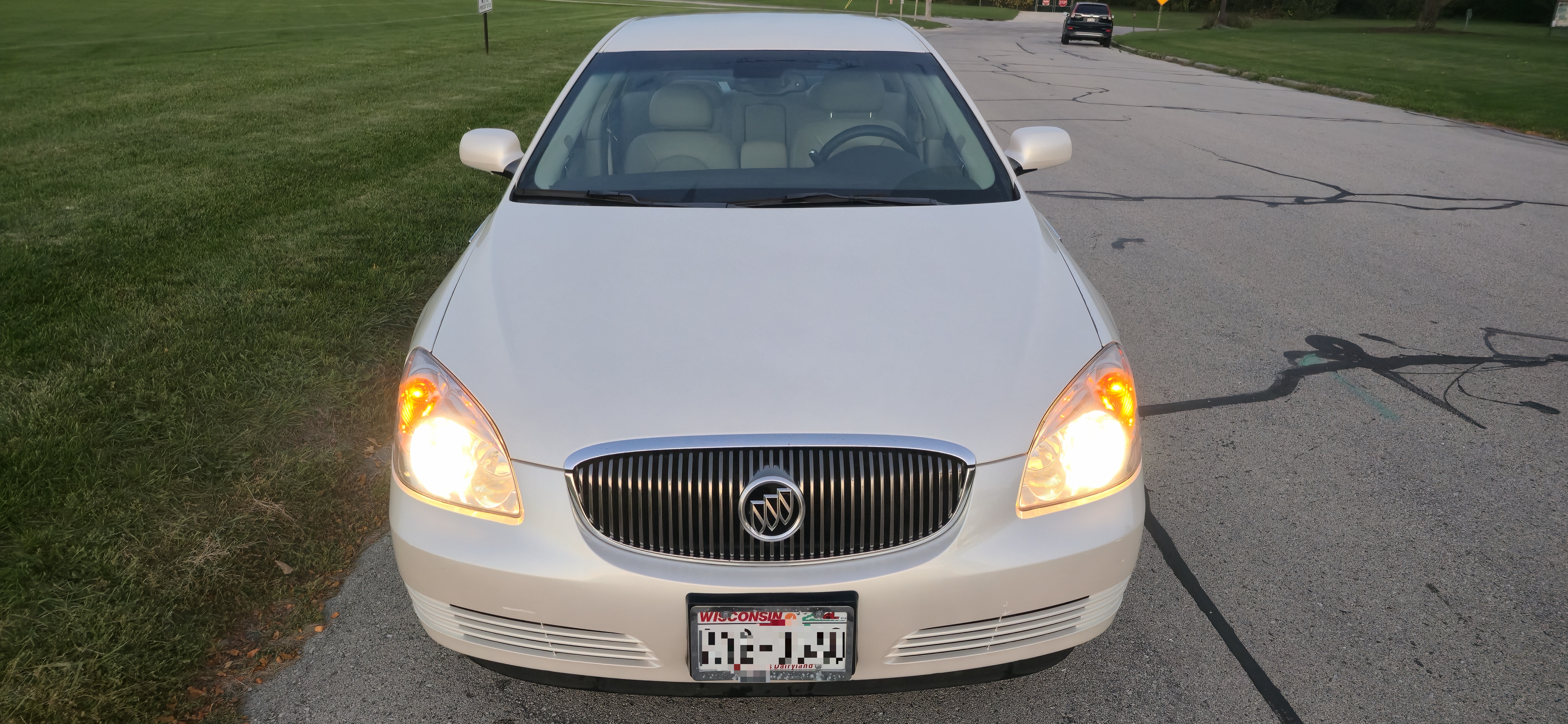 Used 2008 Buick Lucerne CXL w/ Driver Confidence Package FWD image 8