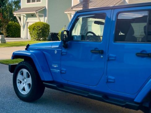 Used 2011 Jeep Wrangler Unlimited Sahara w/ Connectivity Group image 5