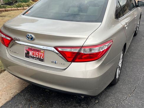 Used 2016 Toyota Camry XLE w/ Moonroof Package image 6