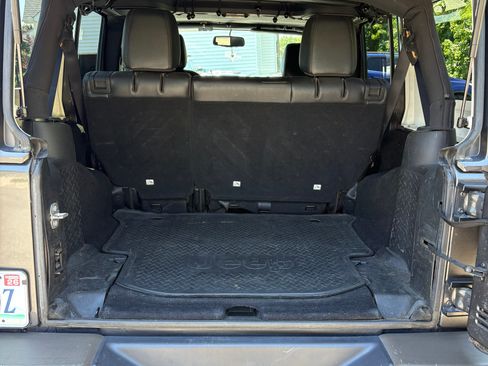 Used 2016 Jeep Wrangler Unlimited Sahara AWD/4WD image 4