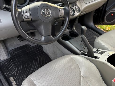 Used 2011 Toyota RAV4 Limited image 4