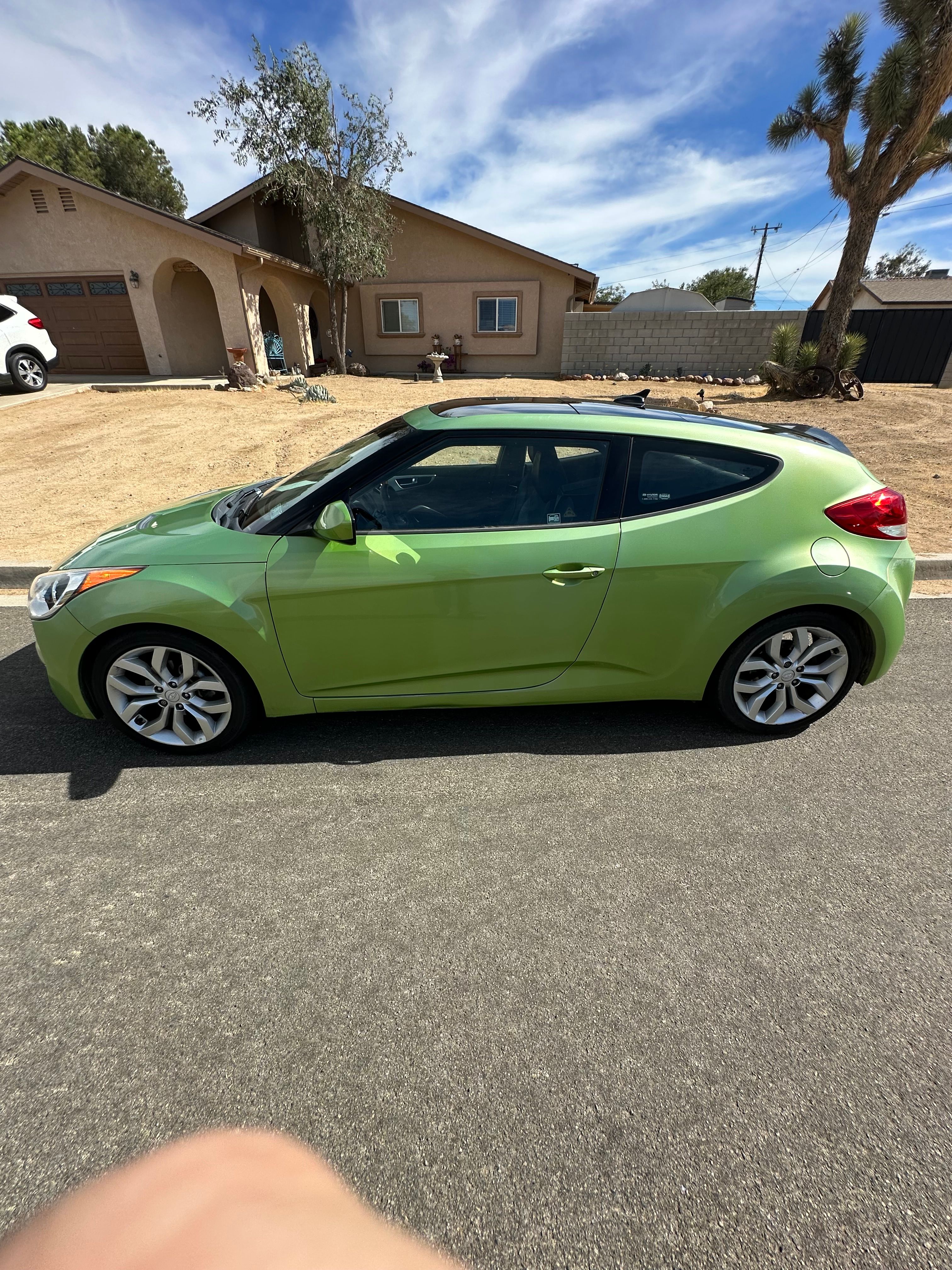 Used 2012 Hyundai Veloster w/ Style Pkg FWD image 9