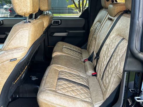 Used 2021 Ford Bronco Badlands image 9