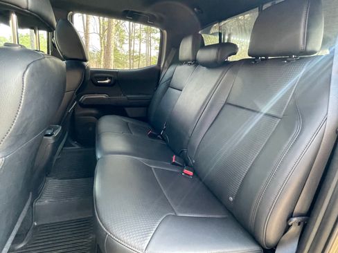 Used 2020 Toyota Tacoma TRD Sport image 12