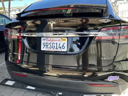 Used 2018 Tesla Model X 75D image 4
