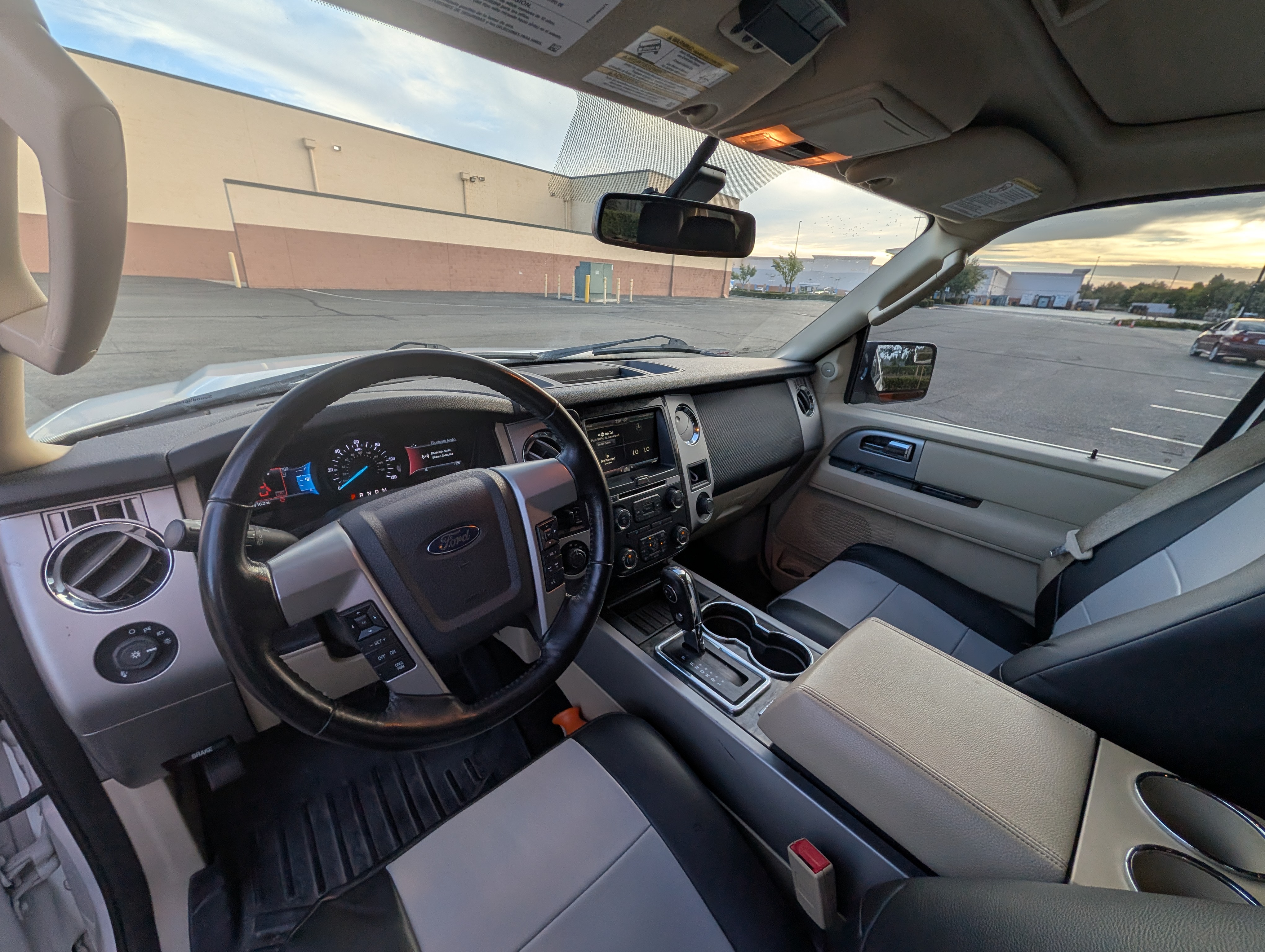 Used 2015 Ford Expedition EL Limited w/ Equipment Group 301A AWD/4WD image 9