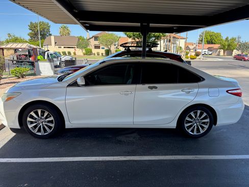 Used 2015 Toyota Camry XLE image 2