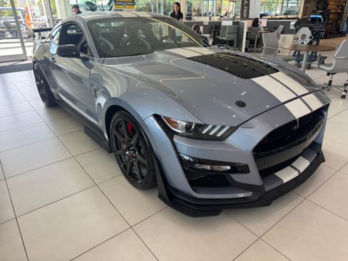 Used 2022 Ford Mustang Shelby GT500 w/ Carbon Fiber Track Pack RWD image 5