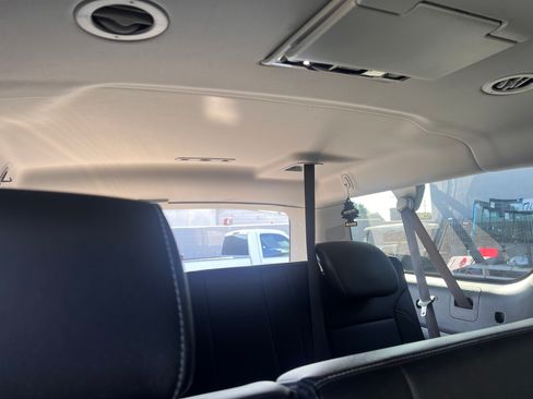 Used 2016 Chevrolet Suburban LT image 16