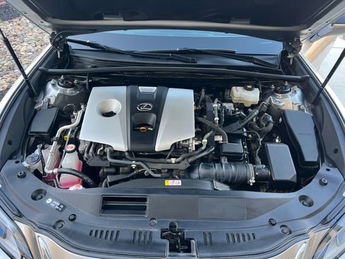 Used 2020 Lexus ES 300h w/ Accessory Package 2 image 18