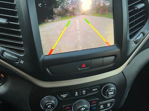 Used 2015 Jeep Cherokee Limited AWD/4WD image 11