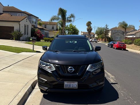 Used 2017 Nissan Rogue SV FWD image 4