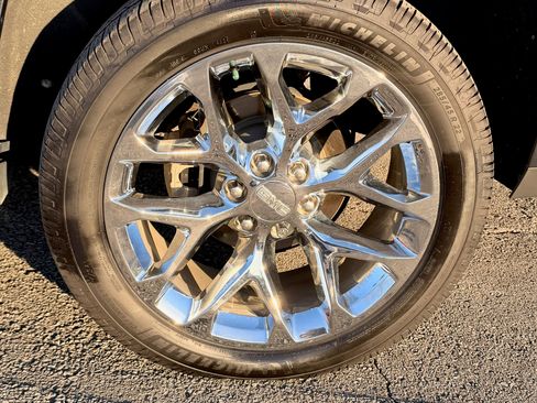 Used 2020 GMC Yukon XL Denali w/ Denali Premium Package image 24