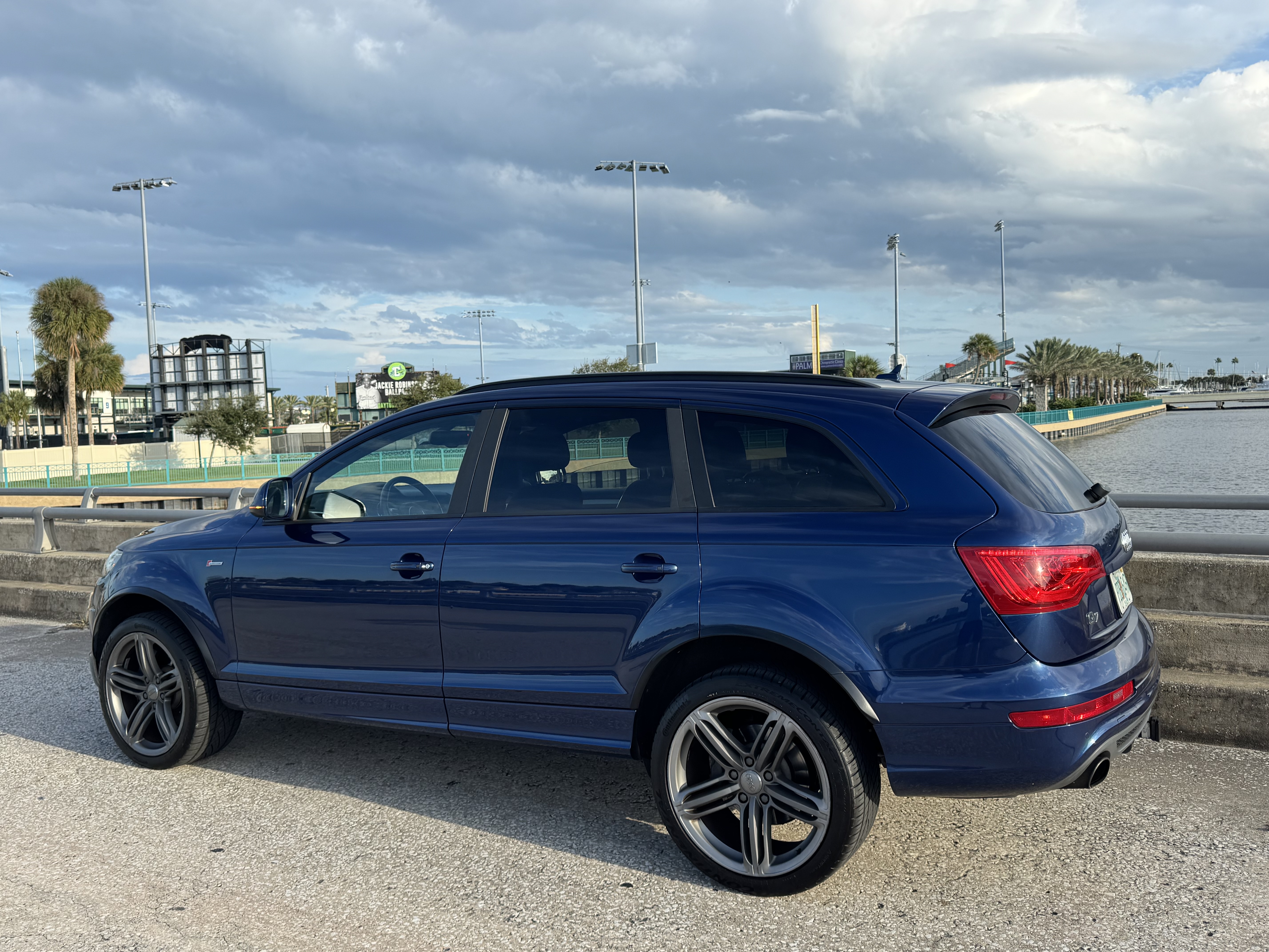 Used 2015 Audi Q7 3.0T S line Prestige w/ 21" S Line Plus Package AWD/4WD image 9