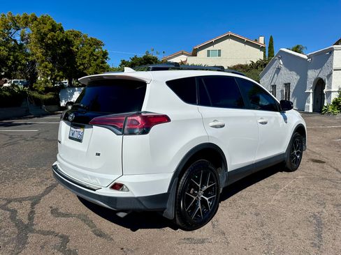 Used 2017 Toyota RAV4 SE image 8