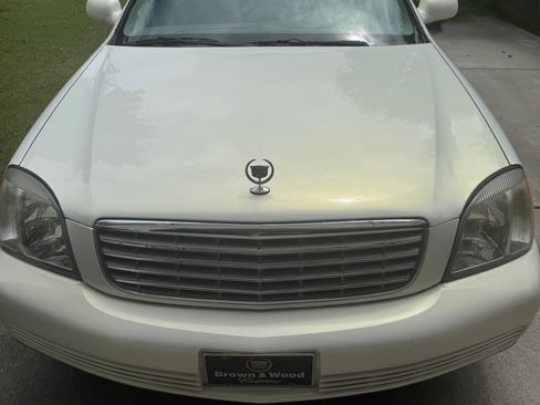 Used 2005 Cadillac De Ville Sedan w/ Equipment Group image 2