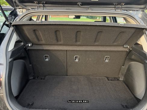Used 2021 Hyundai Venue SEL FWD image 11