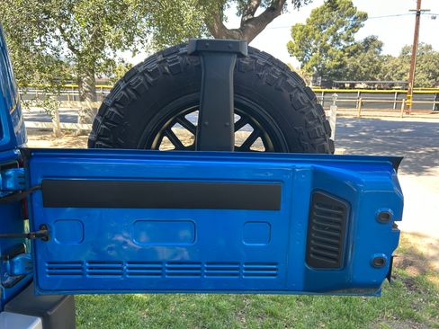 Used 2014 Jeep Wrangler Unlimited Sahara w/ Connectivity Group image 22