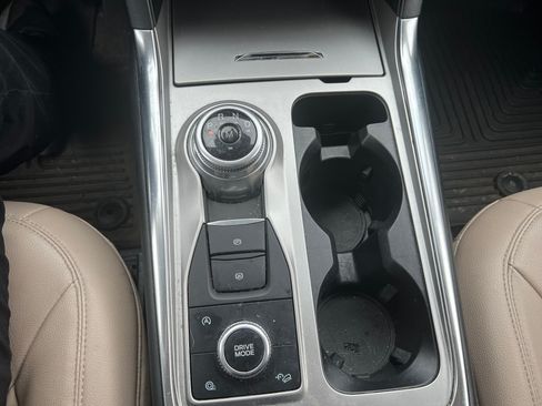 Used 2020 Ford Explorer XLT w/ Equipment Group 202A AWD/4WD image 8