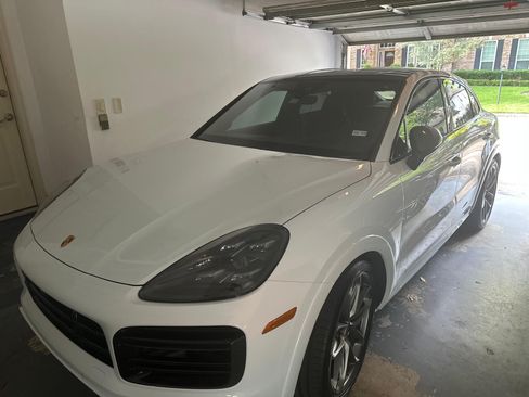 Used 2021 Porsche Cayenne Turbo image 1
