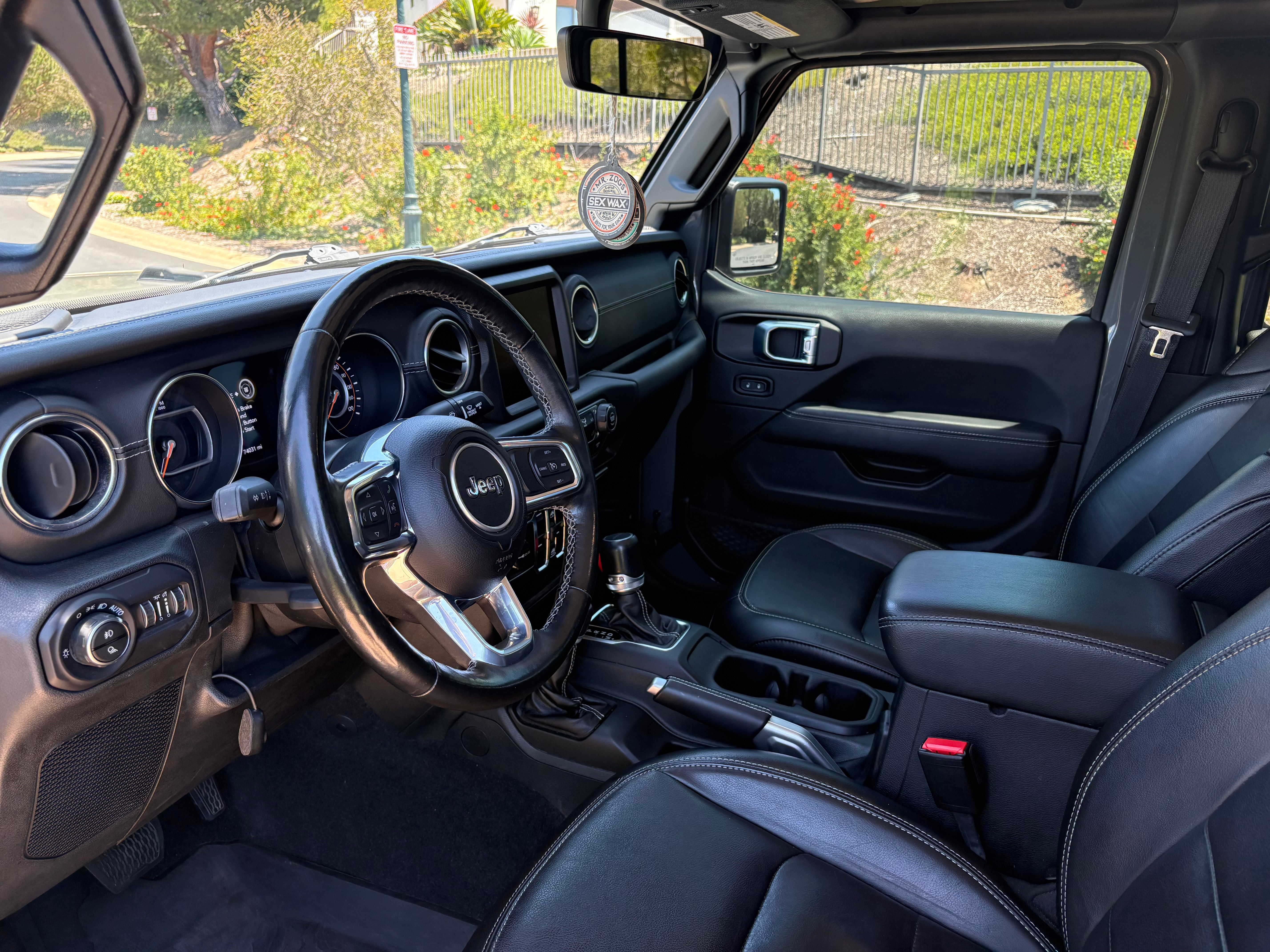 Used 2021 Jeep Gladiator Overland w/ Popular Equipment Package AWD/4WD image 11
