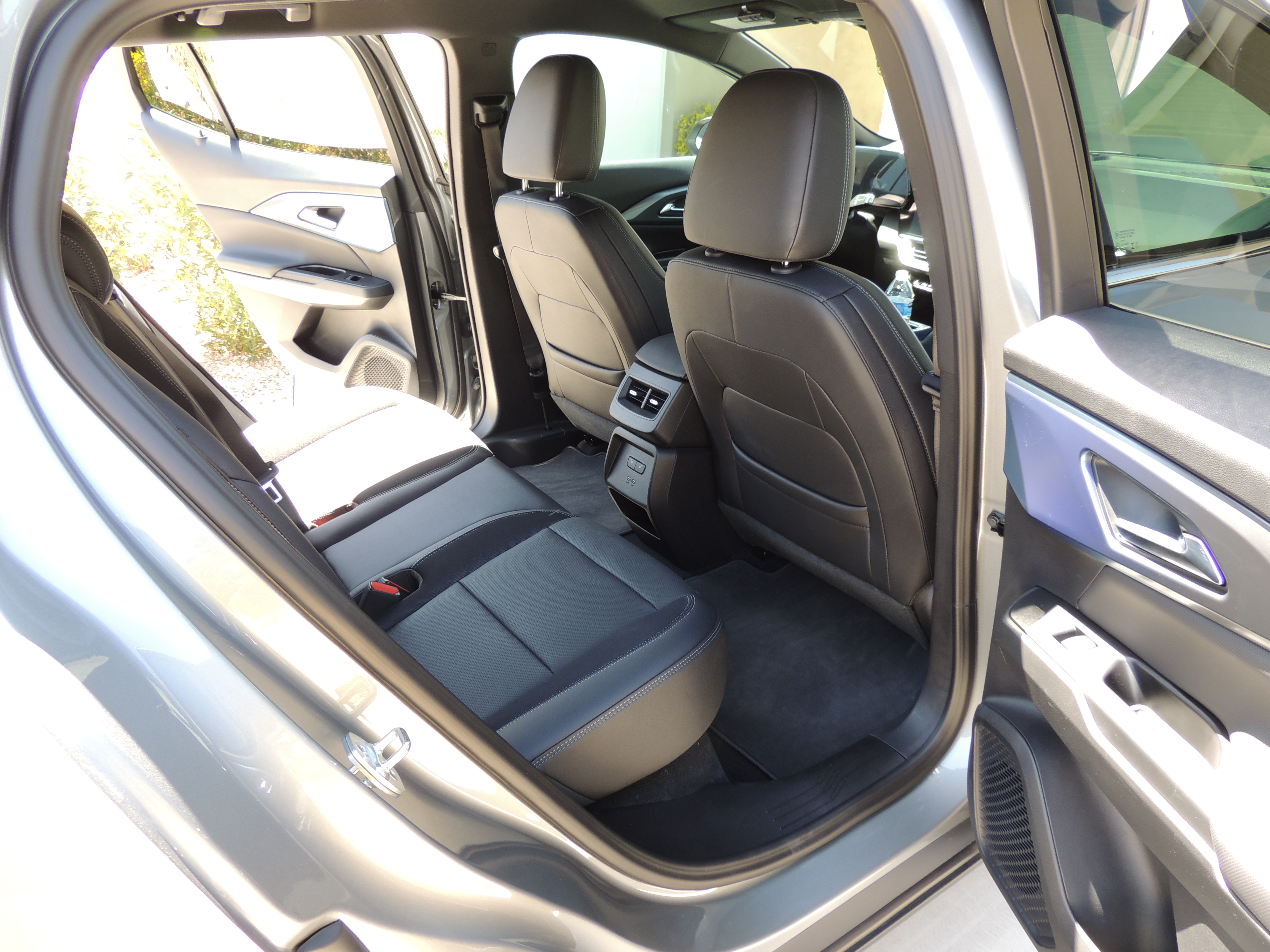 Used 2025 Chevrolet Equinox EV LT w/ Convenience Package II FWD image 31