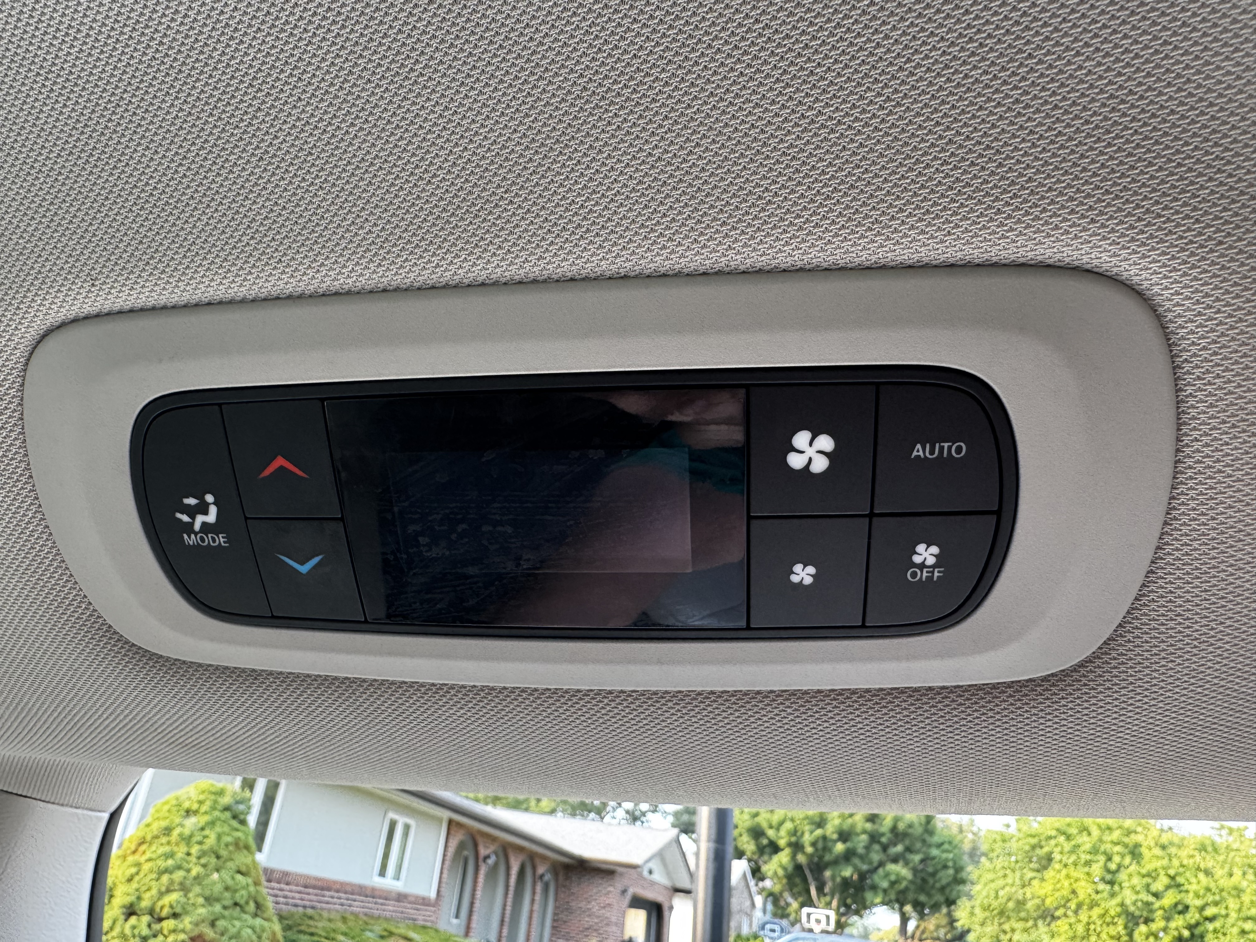 Used 2020 Chrysler Pacifica Touring-L Plus w/ Advanced Safetytec Group FWD image 28
