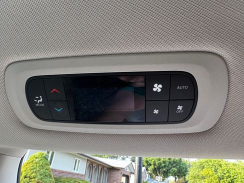 Used 2020 Chrysler Pacifica Touring-L Plus w/ Advanced Safetytec Group FWD image 28