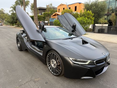 Used 2017 BMW i8 image 4