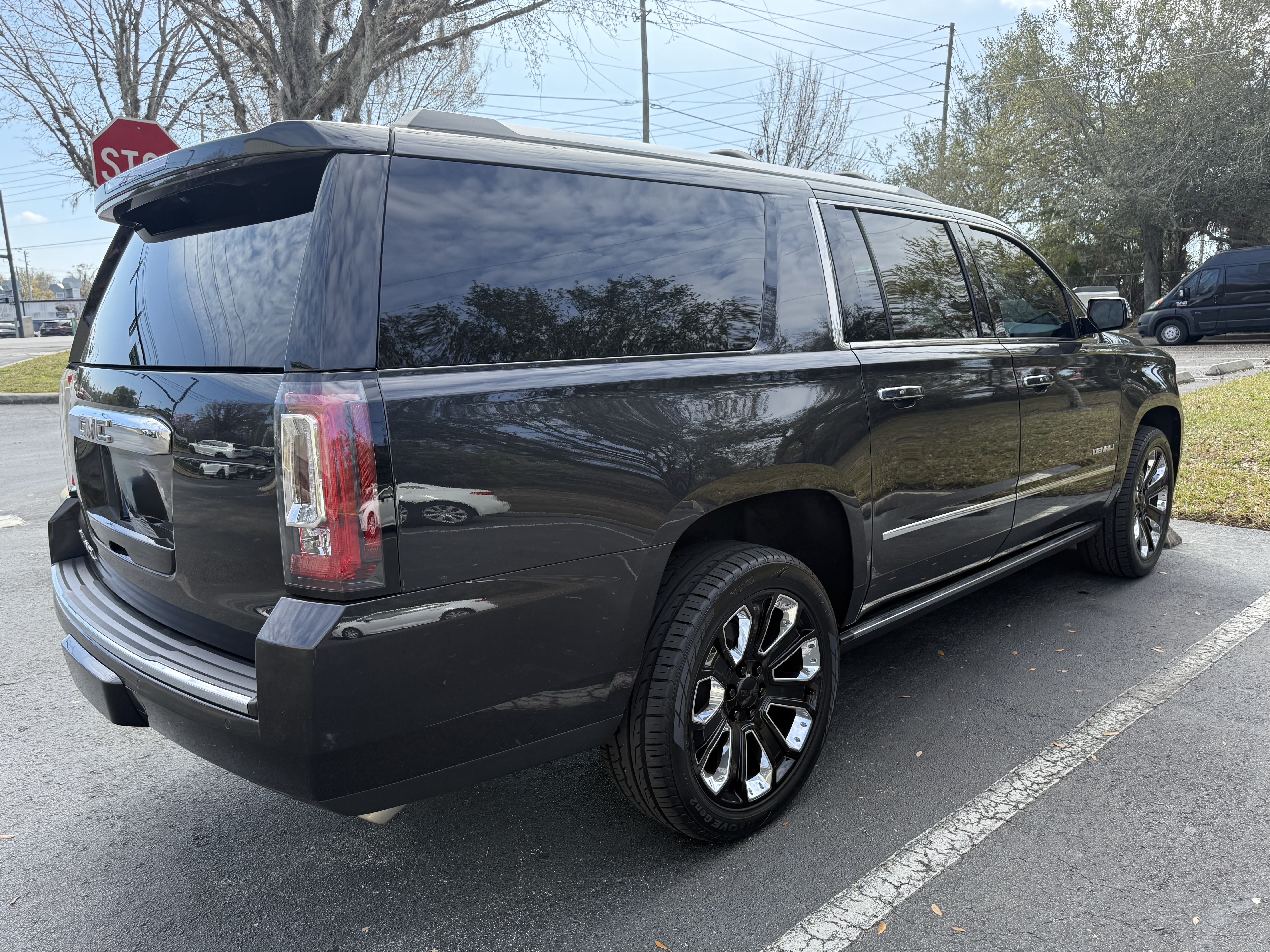 Used 2020 GMC Yukon XL Denali w/ Denali Ultimate Package AWD/4WD image 5