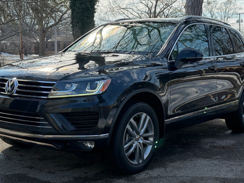 Used 2016 Volkswagen Touareg TDI image 9