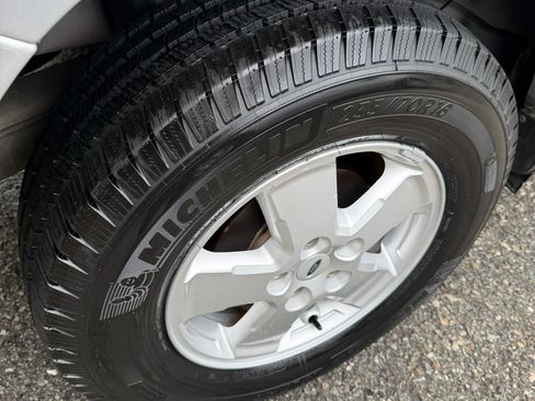 Used 2010 Ford Escape XLT FWD image 12