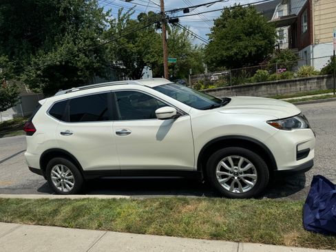 Used 2017 Nissan Rogue SV image 11