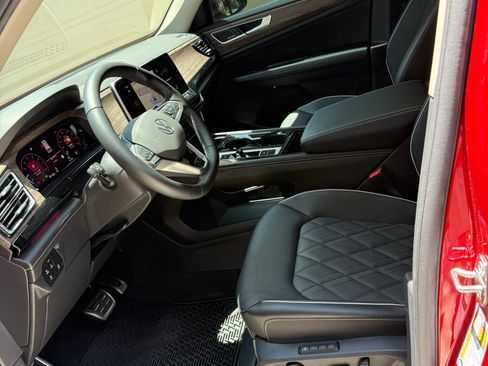 Used 2024 Volkswagen Atlas SEL Premium R-Line image 2