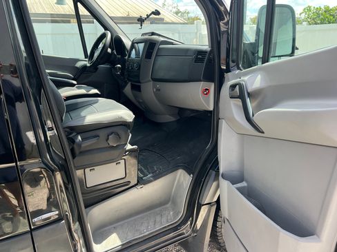 Used 2016 Mercedes-Benz Sprinter 2500 image 13